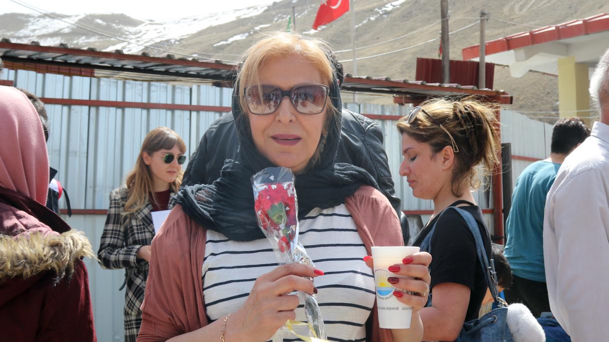 استقبال گرم و پرشور از گردشگران ایرانی در شهر وان ترکیه
