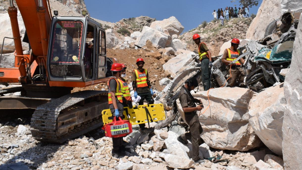 Pakistan, crollo in cava di marmo, almeno 22 morti
