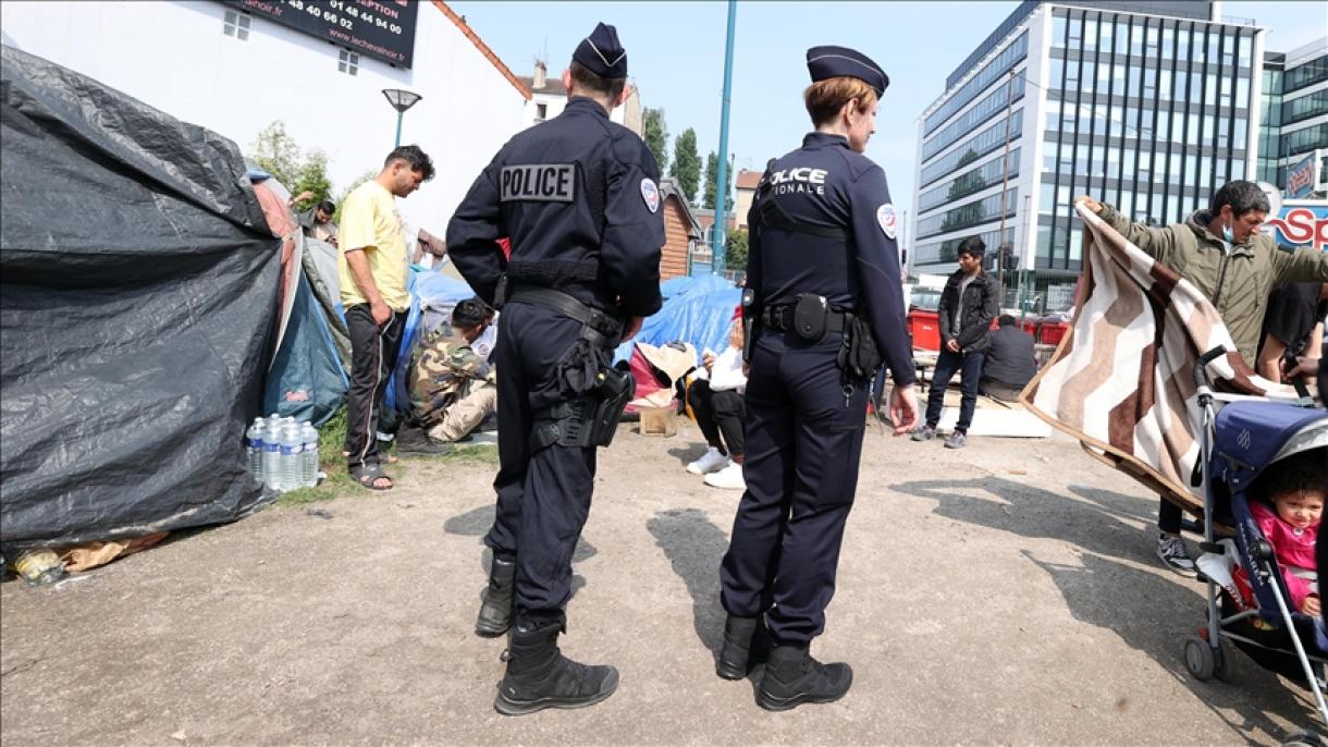 فرانس میں دو پولیس افسران کو حراست میں لے لیا گیا
