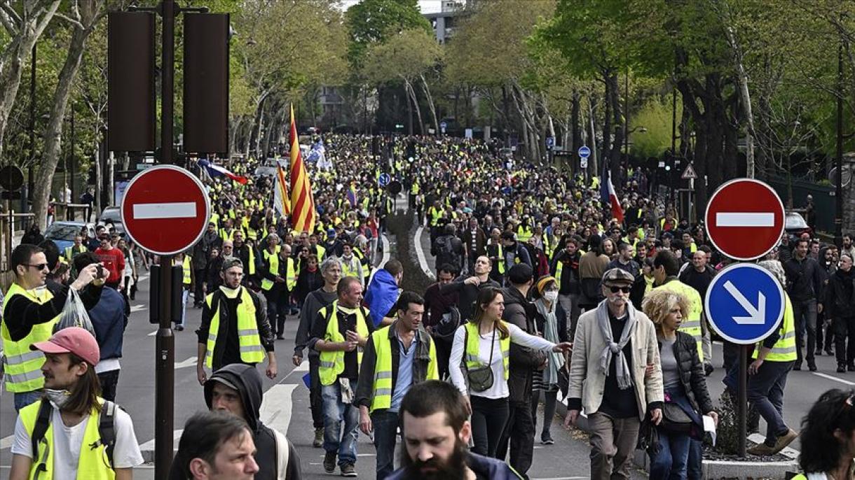 فرانس: ییلو جیکٹ مظاہرین ایک دفعہ پھر سڑکوں پر امڈ آئے