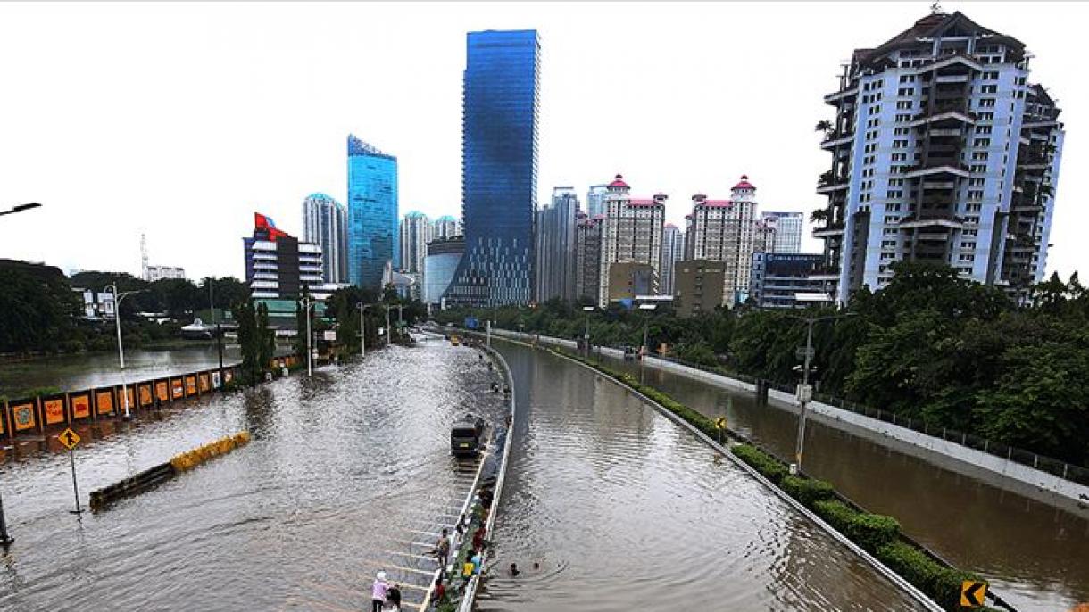 سیل ناشی از بارش شدید باران در اندونزی: 16 کشته
