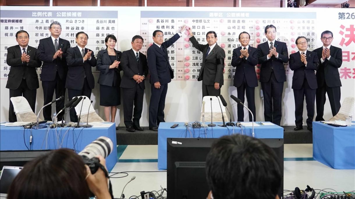 Премьер-министр Кишида Фумио жеңіске жетті