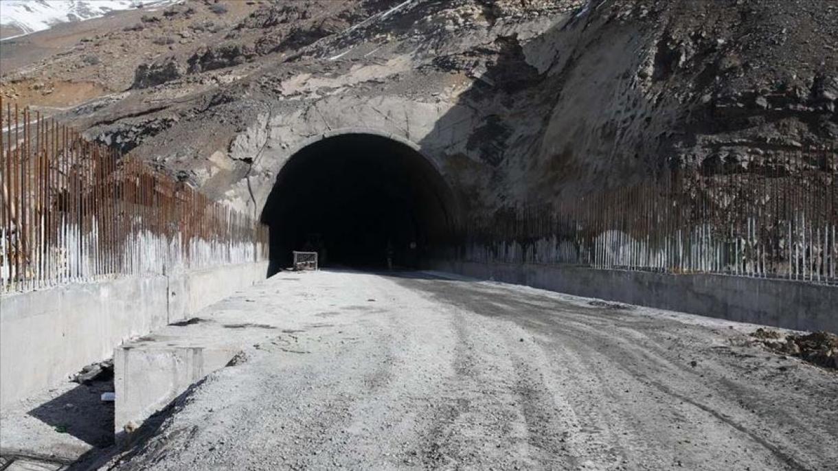 ریزش تونل در شمال ایران؛ هشت نفر محبوس شدند