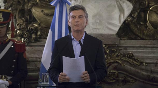 El presidente de Argentina dice que su país pagó muchos peajes por incumplir sus compromisos