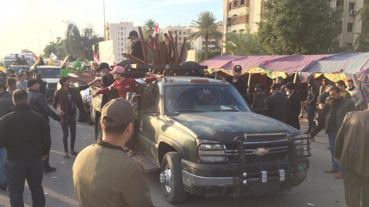 O manifestantes afastaram-se da embaixada dos Estados Unidos em Bagdade