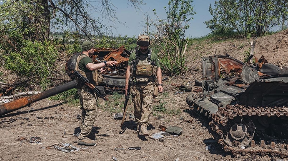 Украина Северодонецктен аскерлерин чыгарып кетүүдө