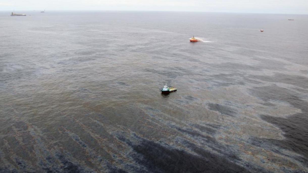 Brasil: uma mancha de óleo atinge a segunda maior baía do mundo