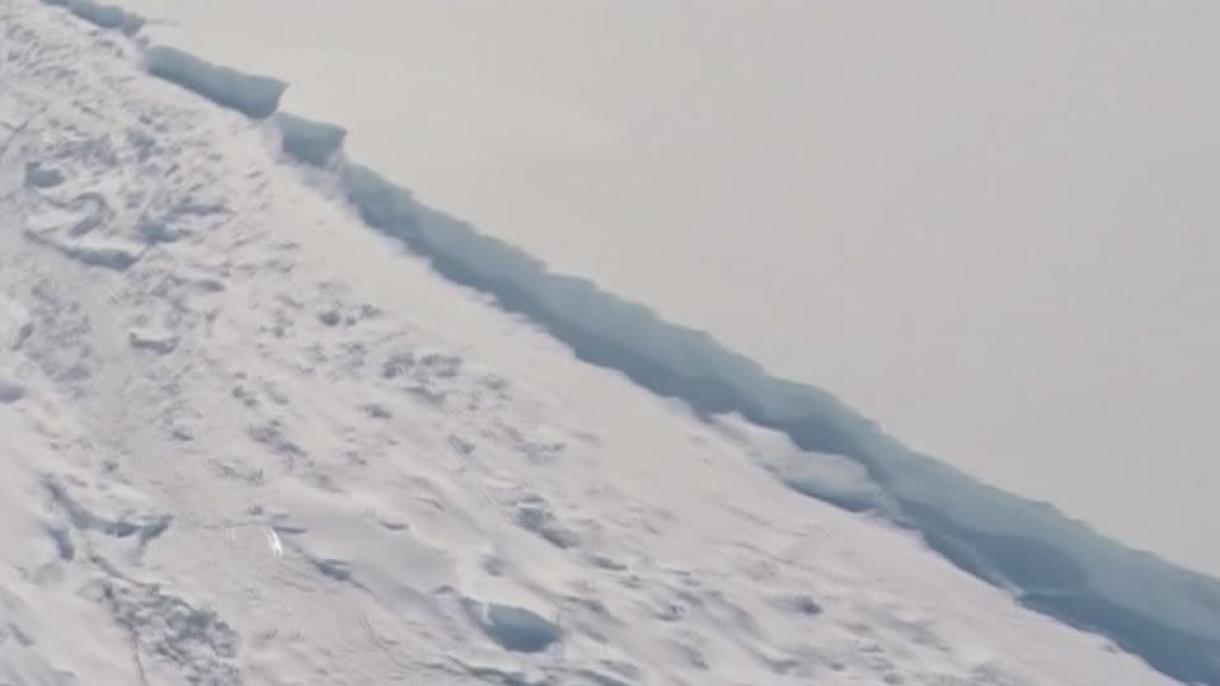 Több száz méteres jégtömb vált le egy gleccserről Chile déli részén