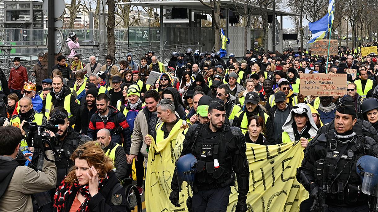 Os coletes amarelos novamente: os protestos ocupam a agenda da França