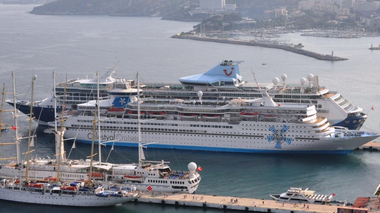 Kuşadası foi visitado por 46 mil 602 passageiros e turistas em 56 cruzeiros este ano