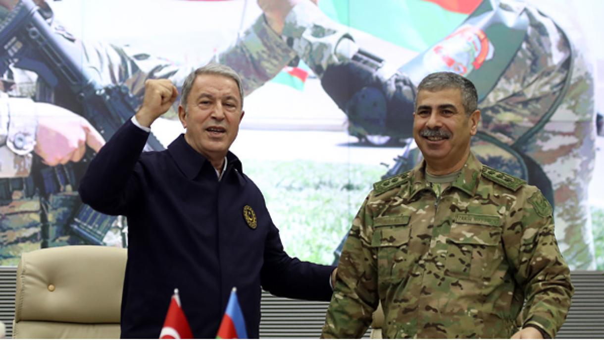A török védelmi miniszter gratulált az azeri hadsereg történelmi győzelméhez