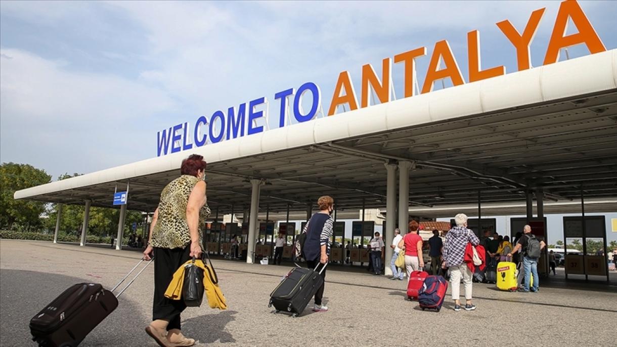 Antalyaya gələn turist sayında rekord artım qeydə alınıb
