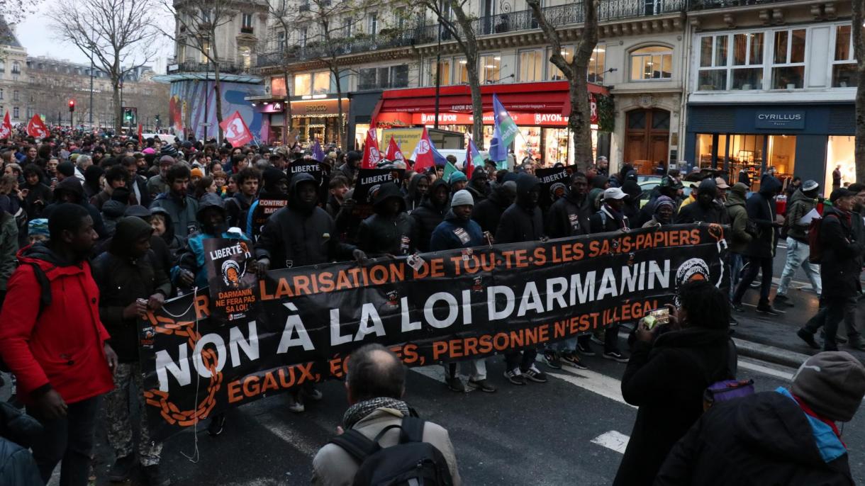 Em França registaram-se protestos contra a Lei da Imigração