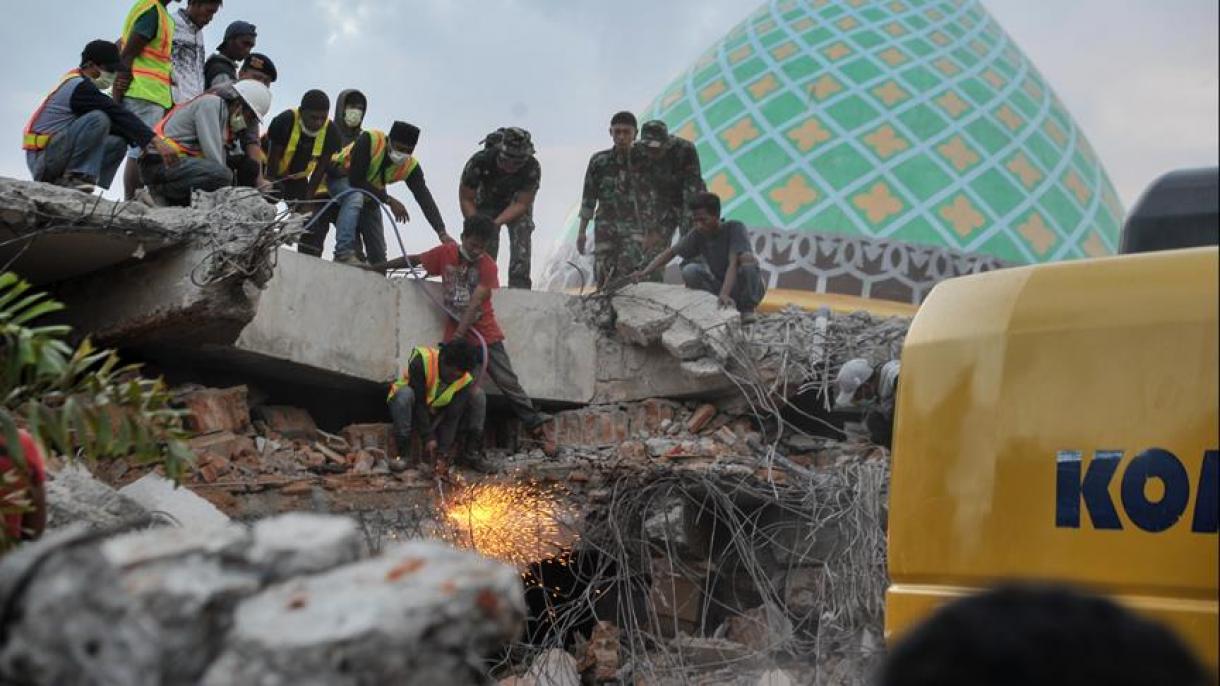 انڈونیشیا:زلزلے سے ہلاک شدگان کی تعداد 384 ہو گئی