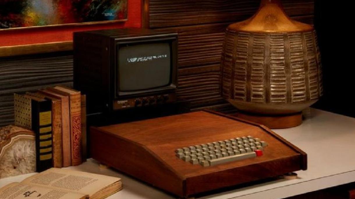 1976 -  жылы чыгарылган оригинал Apple компьютер 400 000 долларга сатылды