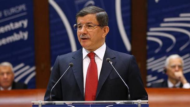 Franciaországba utazott Davutoğlu miniszterelnök