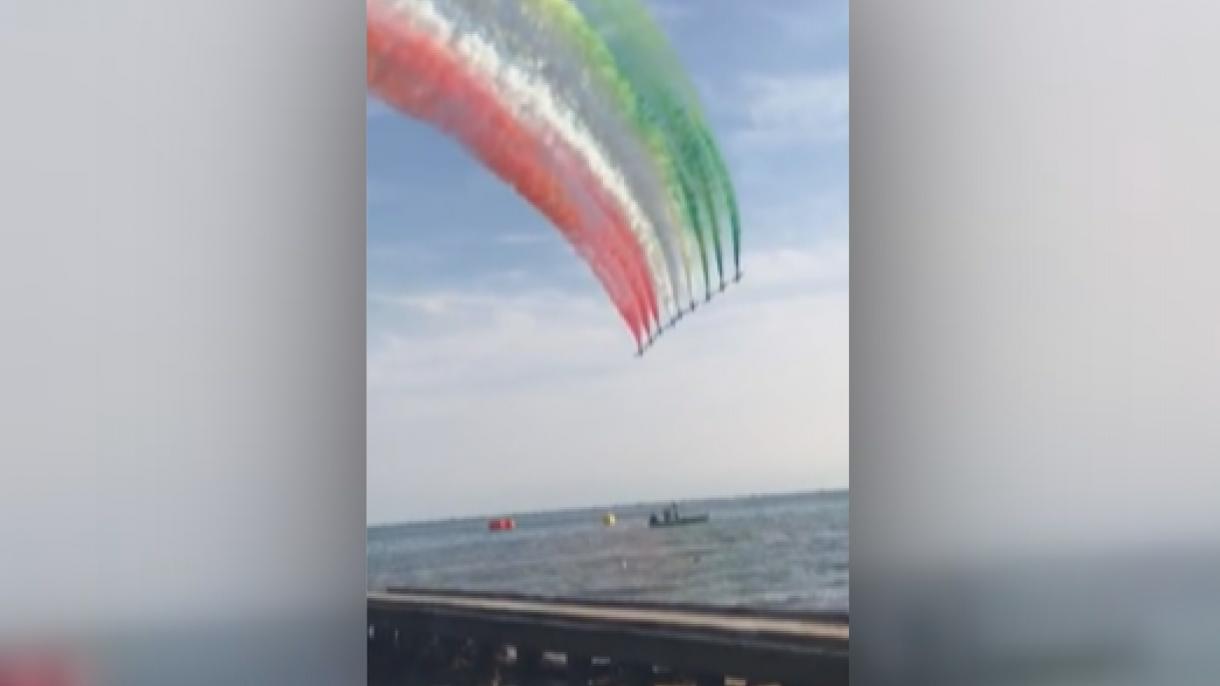 Италианските ВВС оцветиха небето в багрите на италианското знаме...