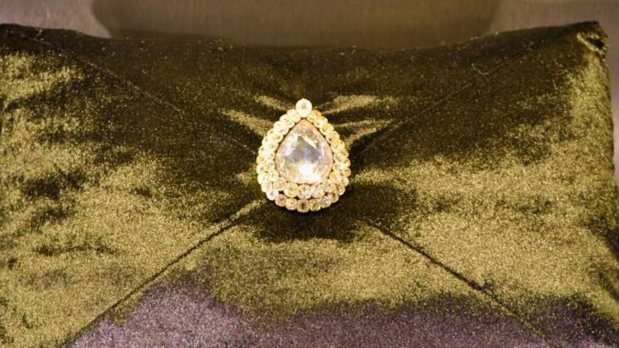 O famoso "Diamante Kasikci" é mais uma vez exibido no Palácio Topkapi