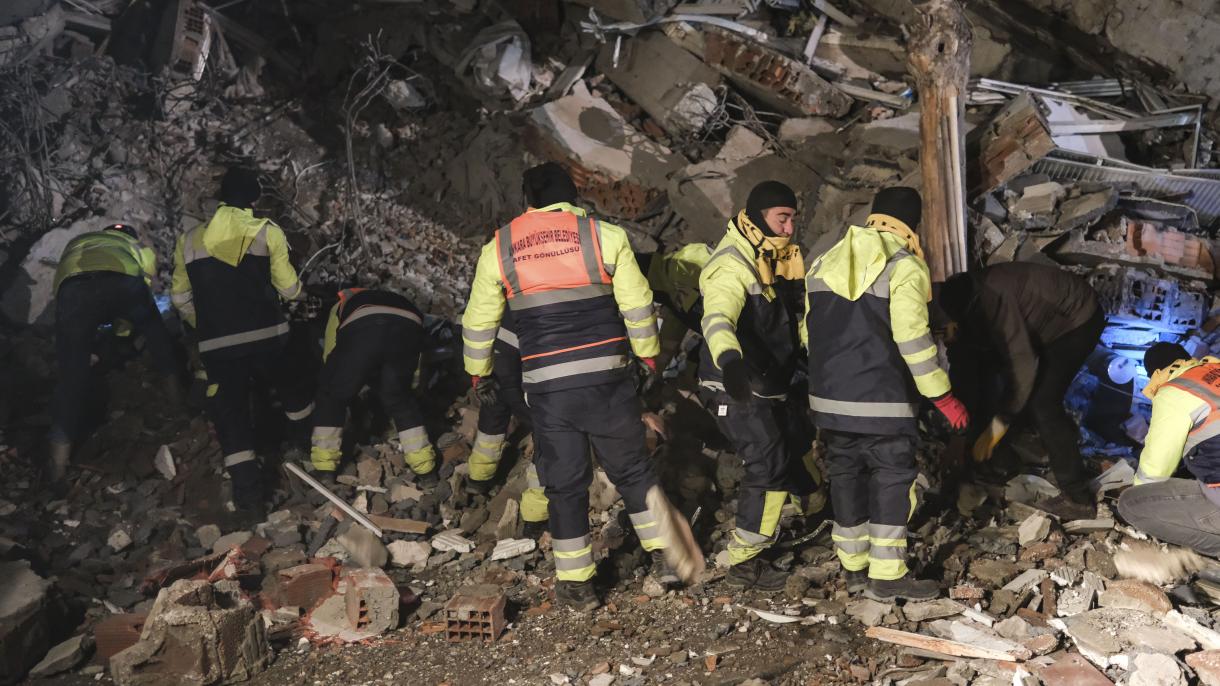 7108-ra nőtt kedd estére a türkiyei földrengés halálos áldozatainak száma