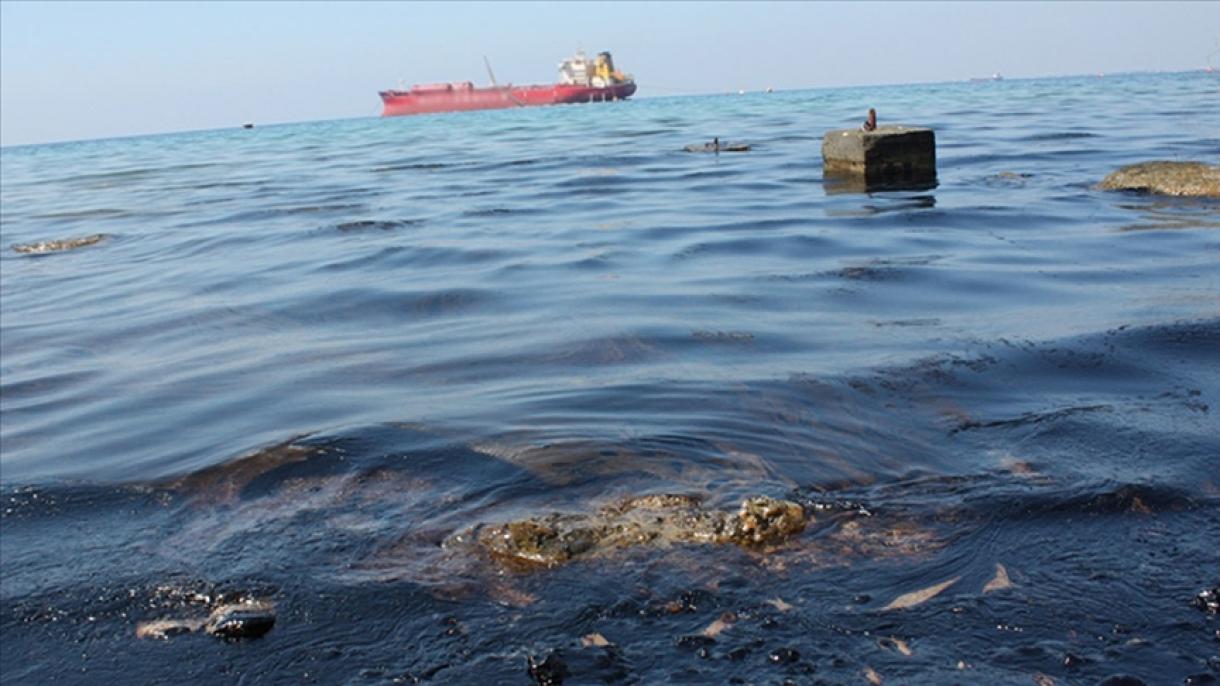 Петролния разлив от Сирия засега не застрашава бреговете на Турция и ТРСК...