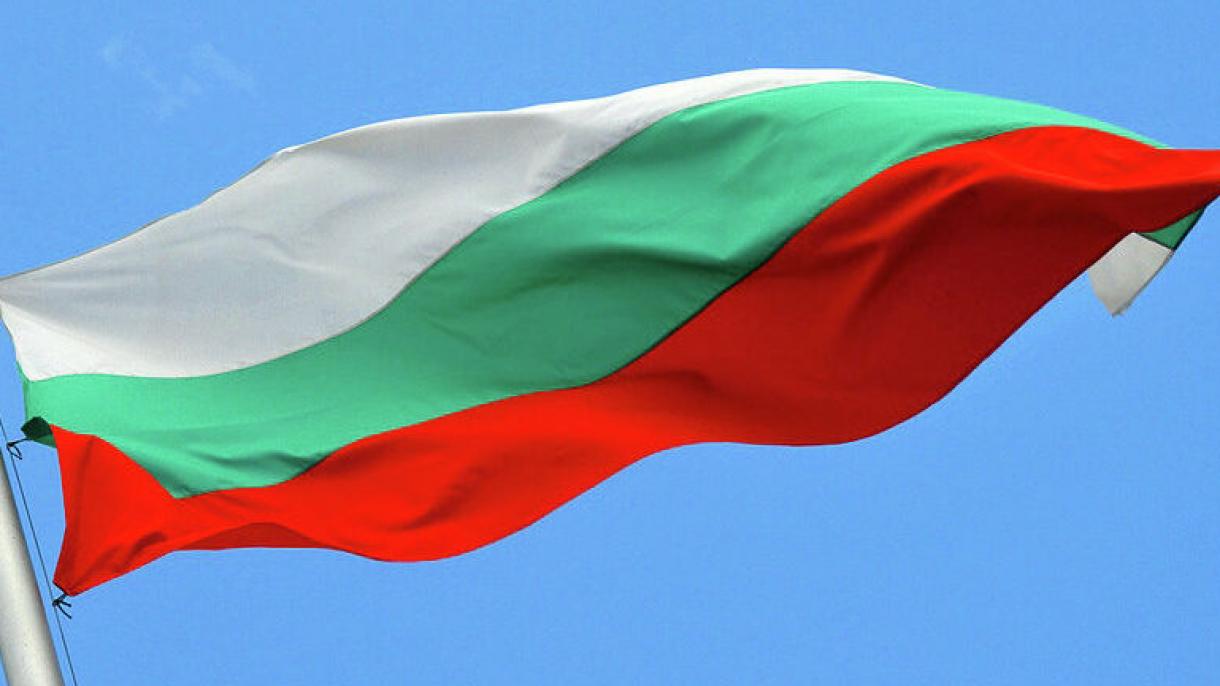 Българският президент разпусна парламента и назначи служебно правителство...