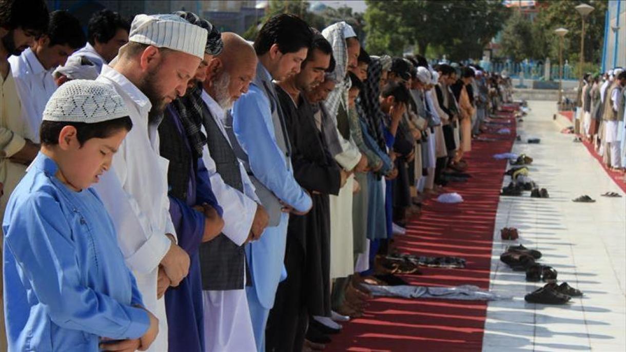 حضور مردم افغانستان در مساجد برای اقامه نماز عید قربان