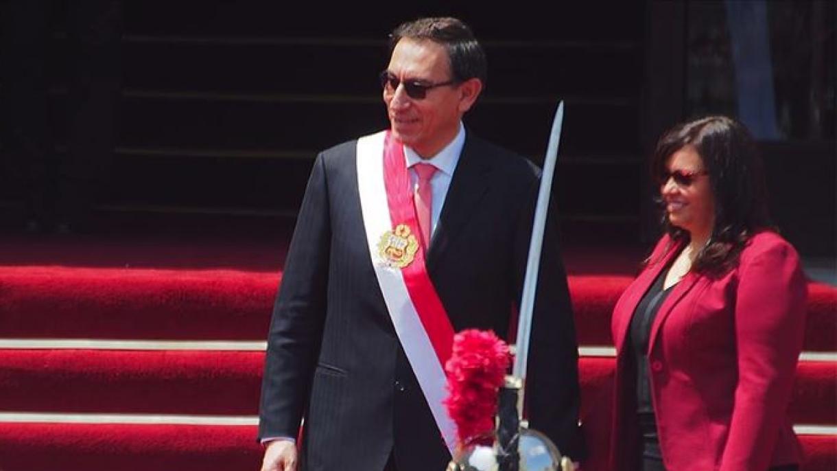 El Congreso de Perú admitió una moción de vacancia presidencial contra Martín Vizcarra