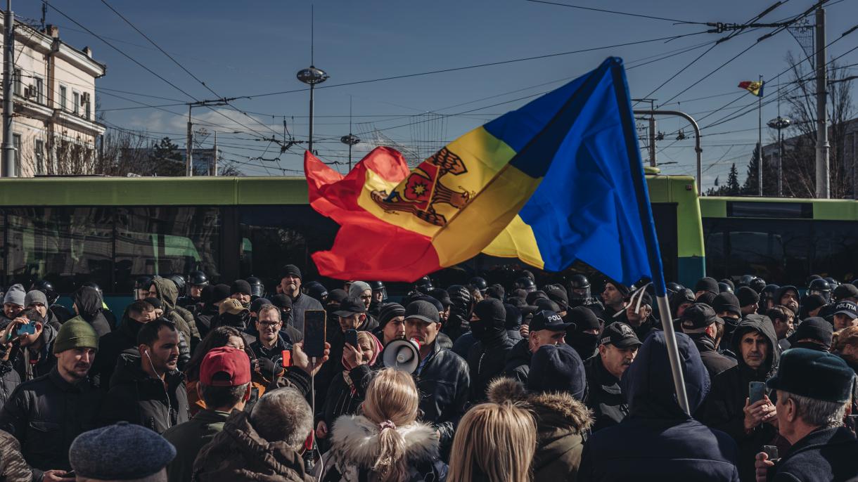 Több ezren tiltakoztak a kormány ellen Moldova fővárosában