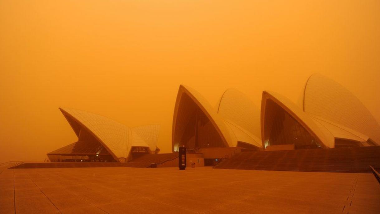 澳大利亚东南部地区遭沙尘暴侵袭