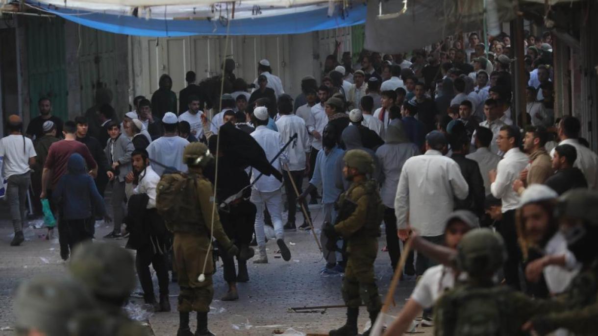 جنونی یہودی آباد کاروں اور اسرائیلی فوجیوں کے فلسطینیوں پر حملے میں 4 افراد زخمی