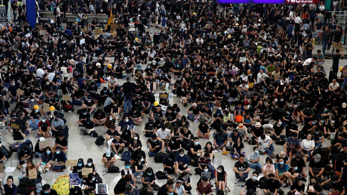 Repülőtéren is tiltakoznak Hong Kongban