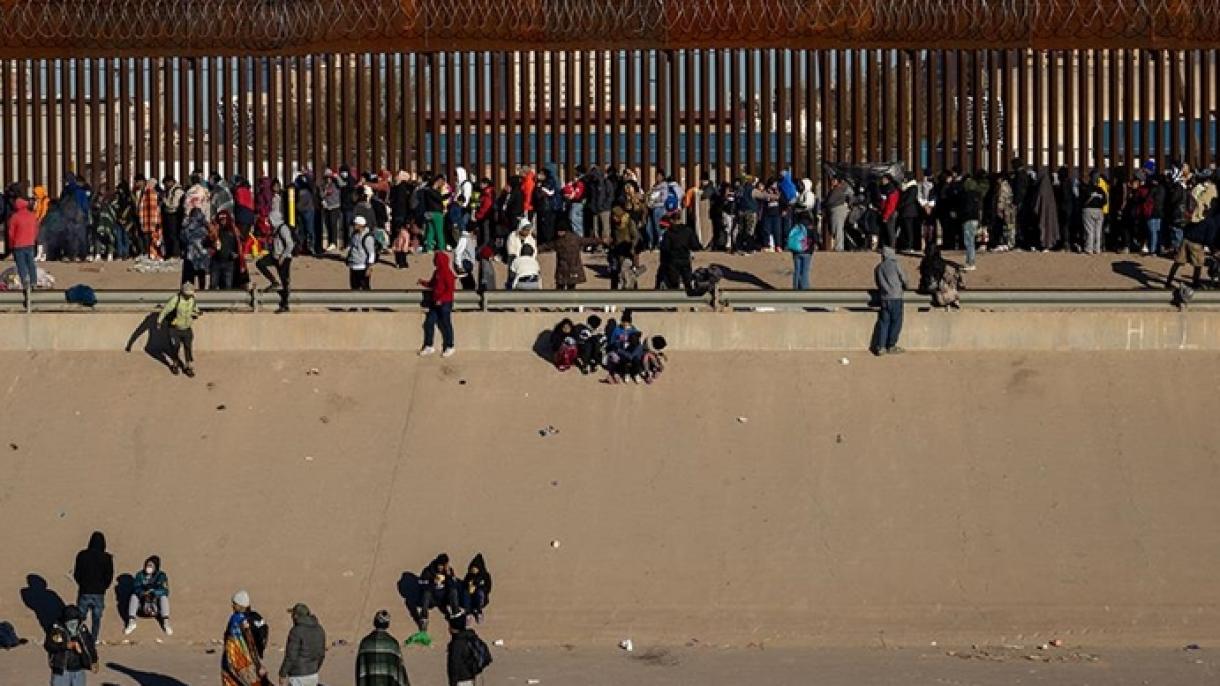 EUA instalam tenda para migrantes na fronteira com México