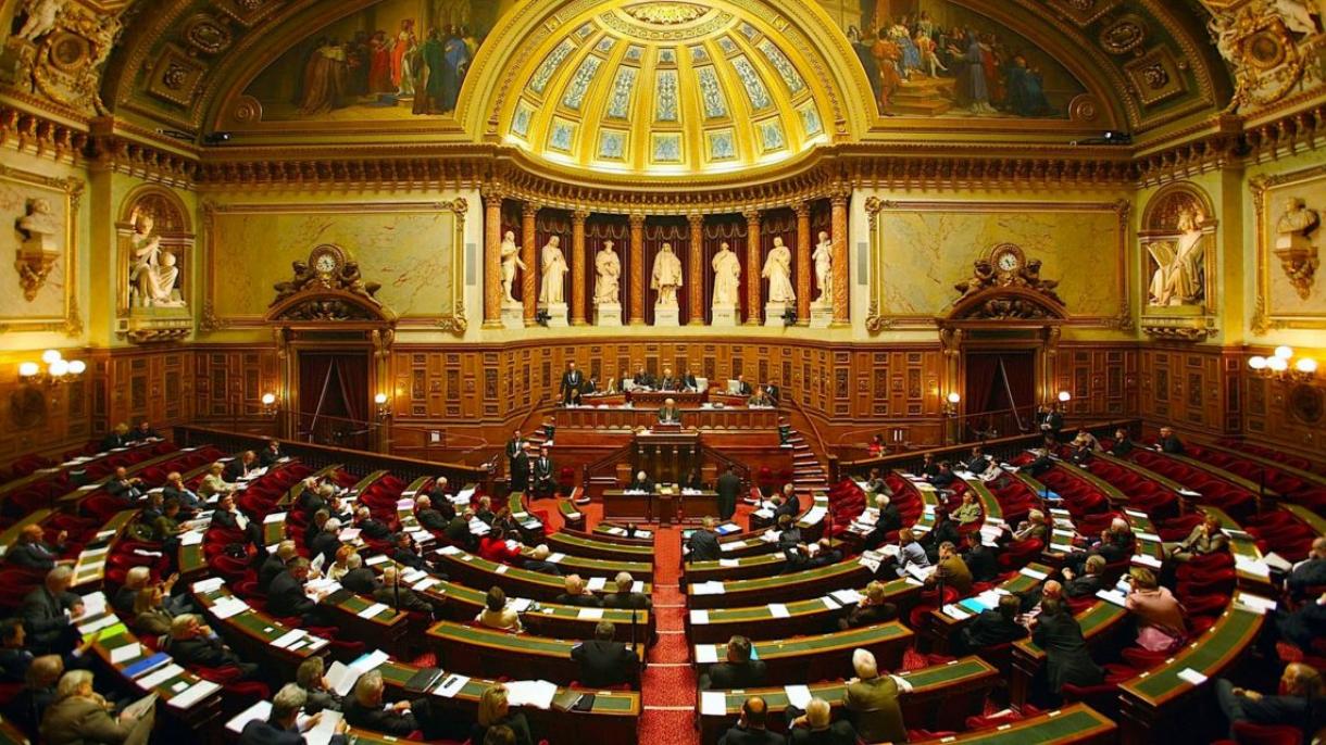 A francia Nemzetgyűlés elfogadta a diszkriminatívnak tartott törvénytervezetet