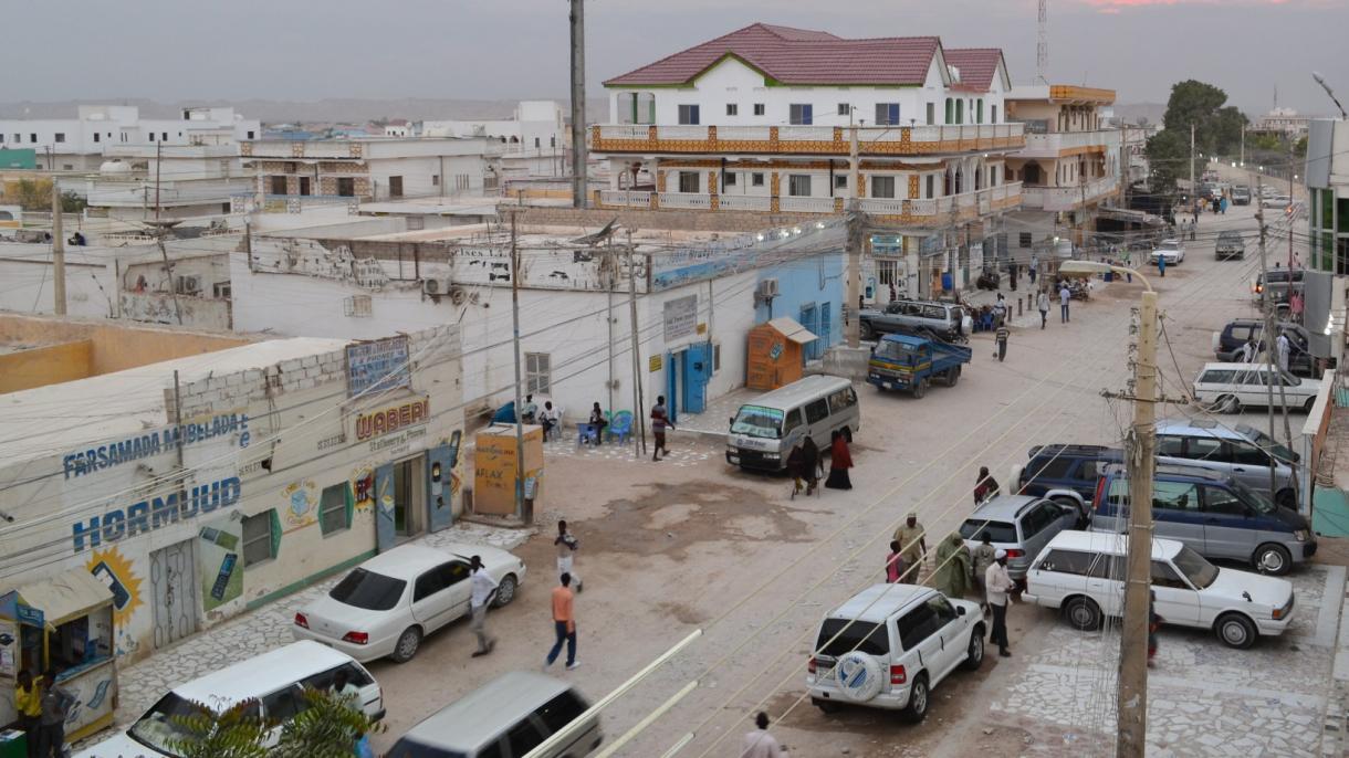 Pelo menos 16 mortos em atentados suicidas na Somália