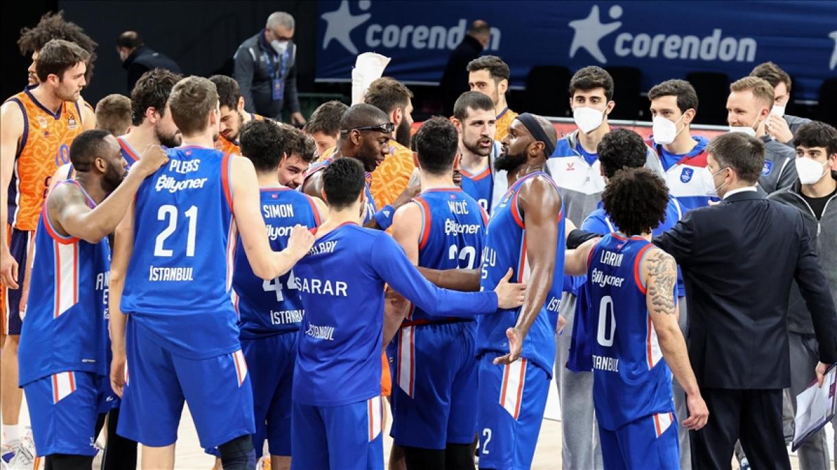 O Anadolu Efes derrotou os espanhóis do Valencia Basket na Euroliga Turkish Airlines