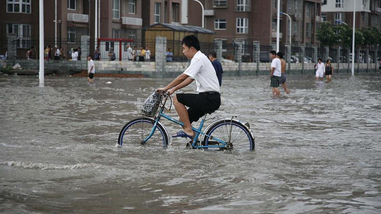 中国南方多个省市遭强降雨侵袭10人死亡