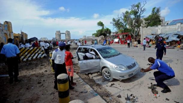 Ataque com carro-bomba mata 3 policiais na Somália