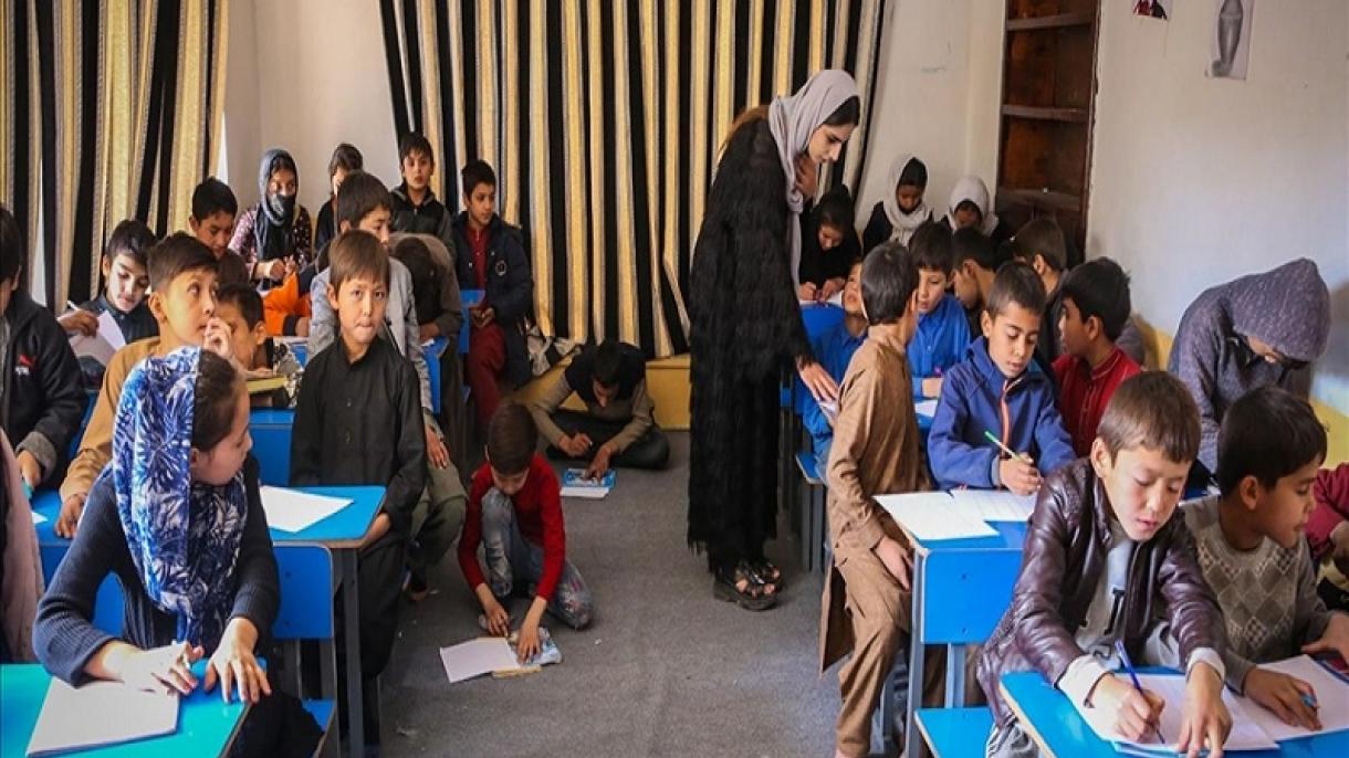 معلمان زن در کابل کلاس‌های سوادآموزی تشکیل دادند