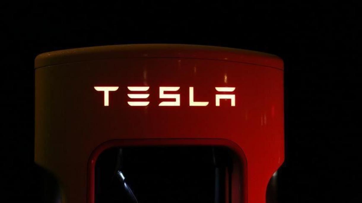 Tesla Iki Müşdersinden Rekord Jerime Talap Edýär