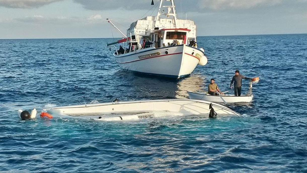 Recuperan cadáveres de embarcación de refugiados naufragada en alta mar de Túnez