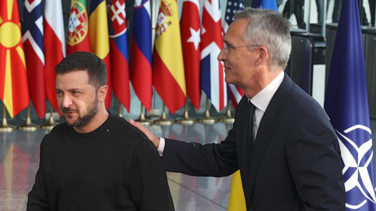 Zelensky visita a sorpresa la sede della NATO a Bruxelles