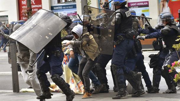 Francia, decine di arresti dopo scontri su riforma lavoro
