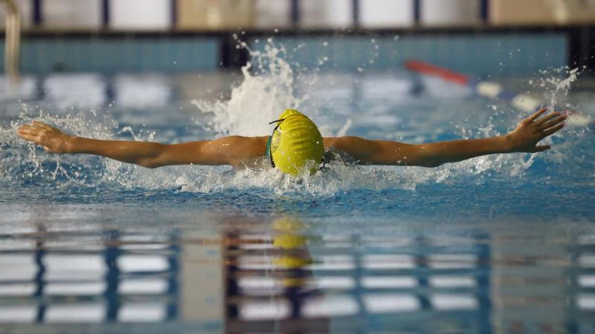 土耳其两名游泳健将分别获得金铜两枚奖牌