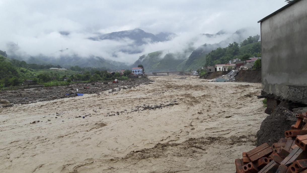 Καταστροφικές πλημμύρες και κατολισθήσεις στο Βιετνάμ