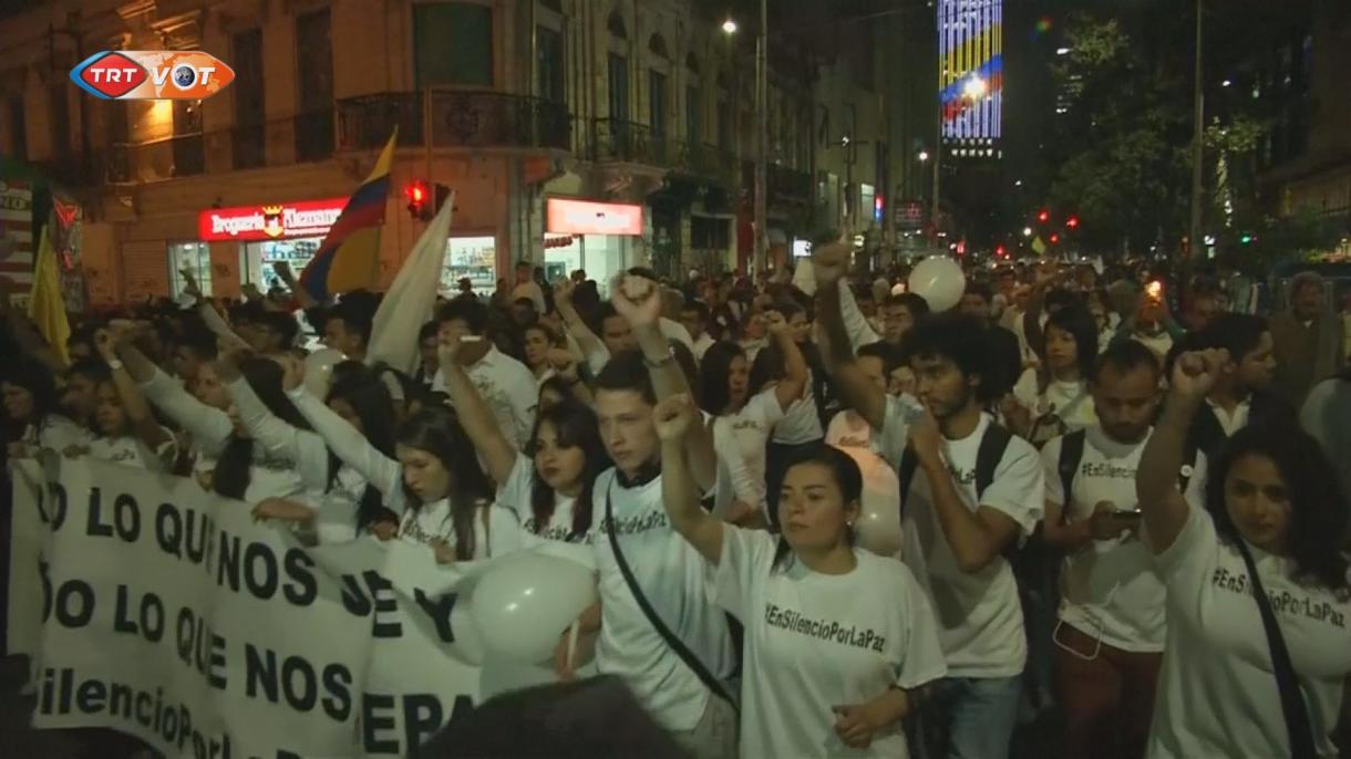 哥伦比亚学生游行支持和平进程继续
