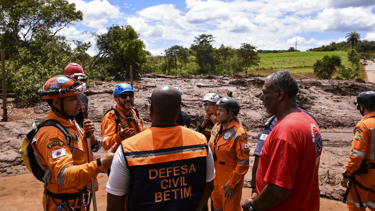 Aumenta para 110 o número de mortos pela ruptura de uma barragem no Brasil