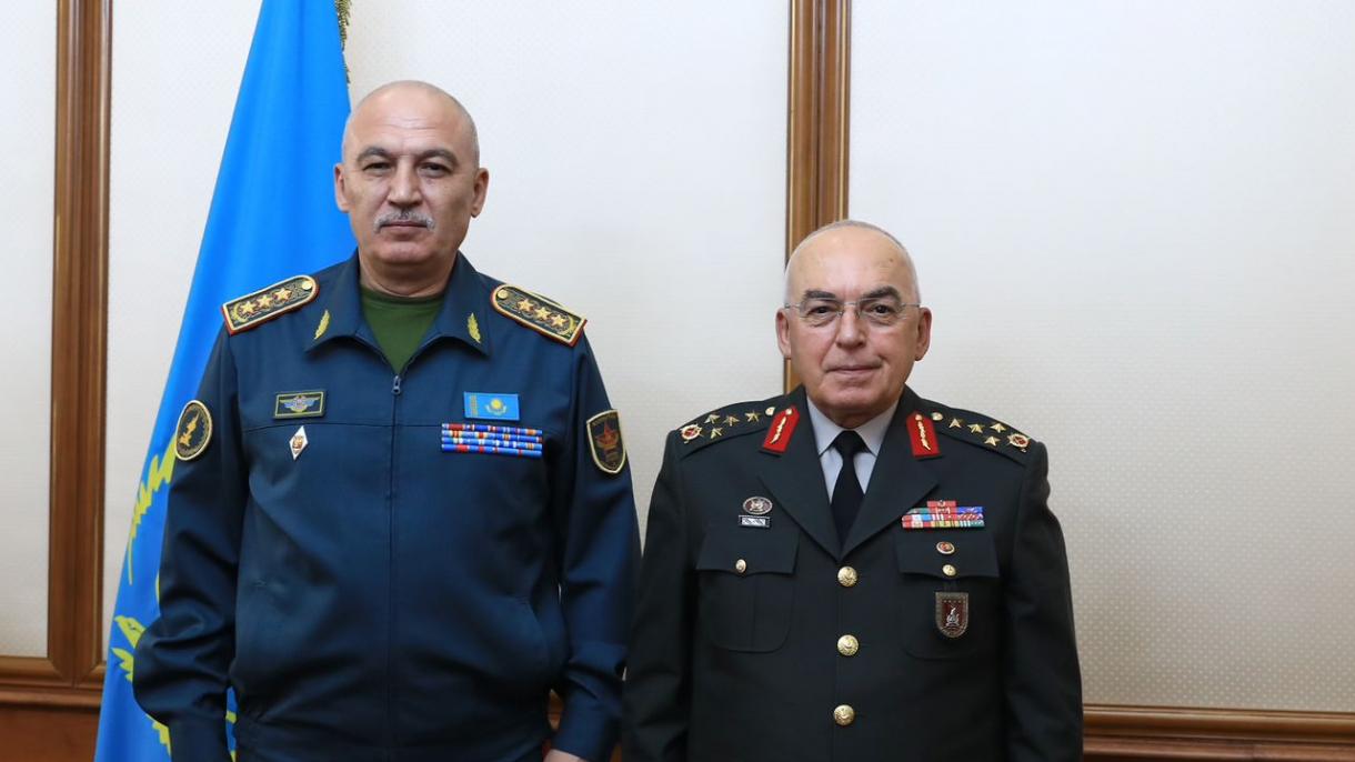رئیس ستاد کل ارتش ترکیه با وزیر دفاع قزاقستان دیدار کرد