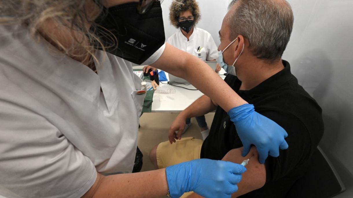Arranca en España la nueva campaña de vacunación para la cuarta dosis del COVID