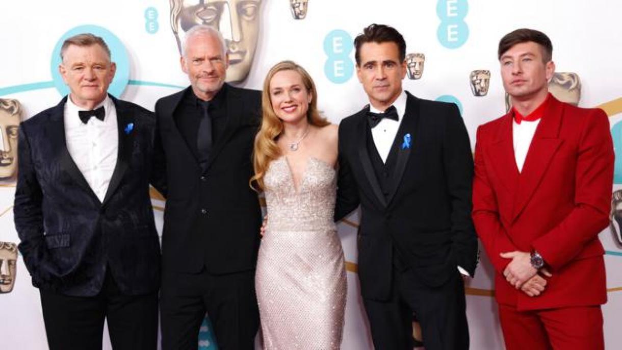 Las celebridades lucen con la cinta azul en los BAFTA por los damnificados del terremoto en Türkiye