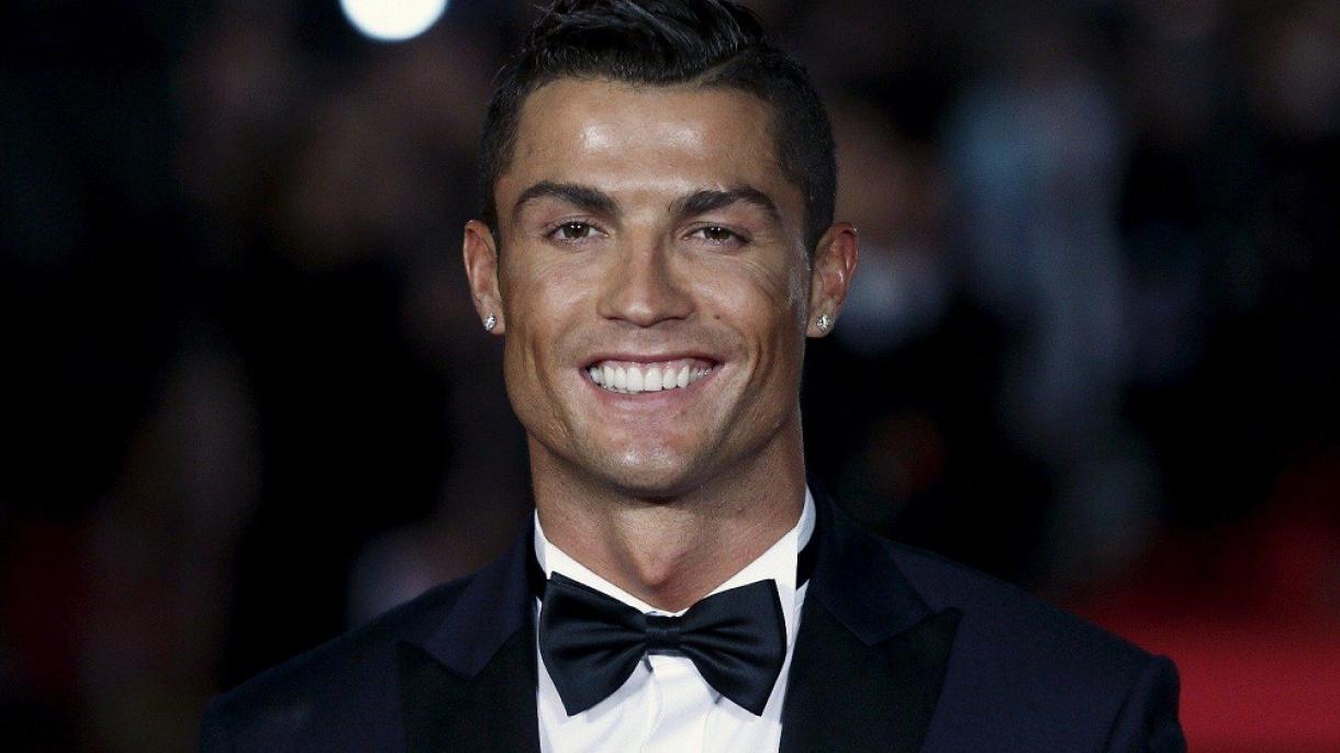 Cristiano Ronaldo ganha o prêmio de Melhor Jogador do Ano